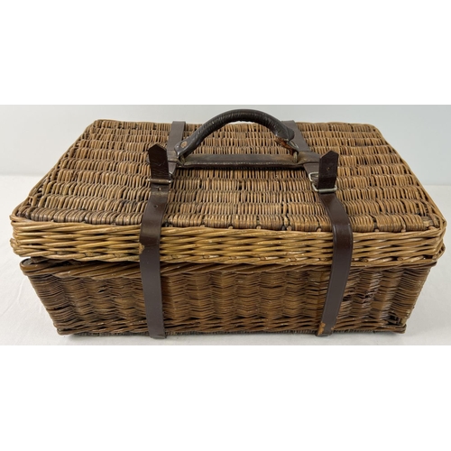 1345 - An early 20th century Drew & Sons 'En Route' picnic hamper for 4, circa 1910. With leather straps an... 