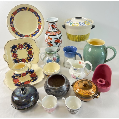 1229 - A box of assorted vintage and modern ceramics to include large green Denby jug. Also includes Stavan... 