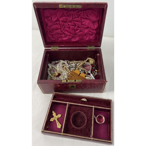 1083 - An antique red leather covered jewellery box with lift out compartment tray & contents. Gilt decorat... 