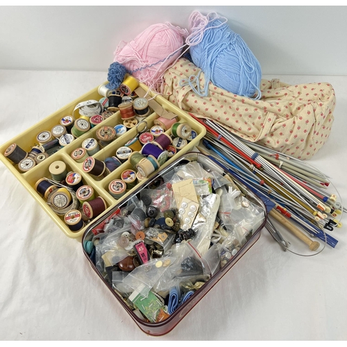 1348 - A box containing a collection of vintage haberdashery items. To include coloured cotton reels and th... 