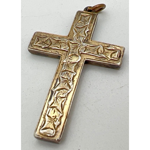 1088 - A Victorian silver gilt cross shaped pendant with engraved ivy leaf decoration. Fully hallmarked to ... 