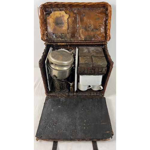 1356 - An early 20th century Drew & Sons 'En Route' picnic hamper for 2. With leather straps, handle missin... 