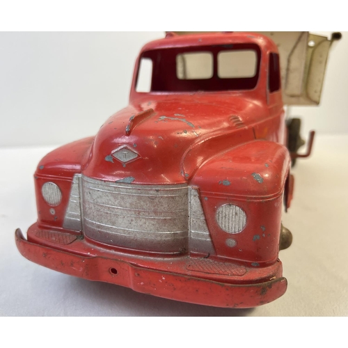 1367 - A vintage 1950's tinplate Buddy L Hydraulic Dump Truck, by Mettoy. Painted red cabin and base with c... 