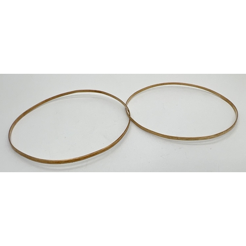 1018 - 2 thin 9ct gold bangles with criss cross pattern to both. Full hallmarks to inside. Each approx 7cm ... 