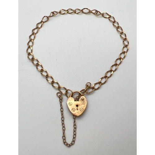 1035 - A 9ct gold curb chain bracelet with padlock clasp and safety chain. Hallmarks to back of padlock. Ap... 