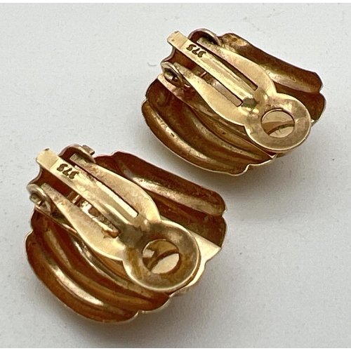 1042 - A pair of 9ct gold vintage style square shaped clip on earrings with ridge design. Both marked 375 t... 