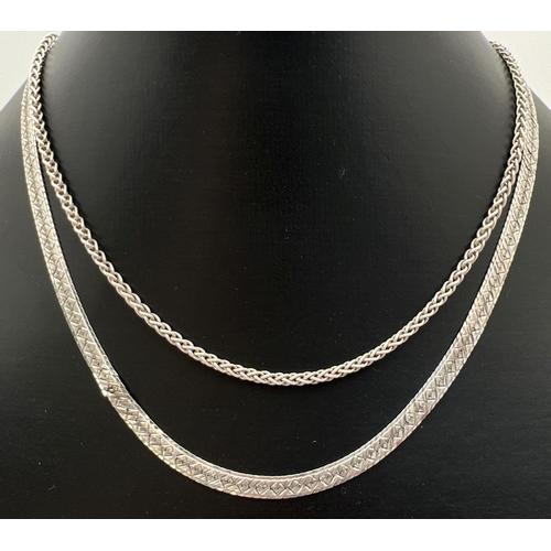 1070 - 2 vintage silver chain necklaces. A 15