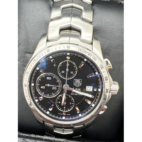 1147 - A boxed Link automatic chronograph Tachymeter wristwatch (EBQ8801) by Tag Heuer. Stainless steel str... 