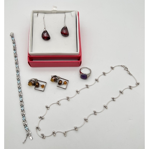 1094 - A small collection of silver and costume jewellery. A curved bar and ball silver necklace, a pair of... 