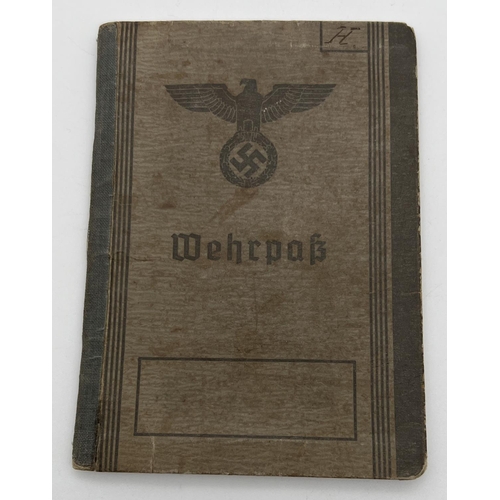 1213 - A WWII style German idendity book for Peter Horst with photograph. Approx. 15 x 10.5cm.