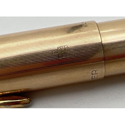 1179 - A vintage 12ct rolled gold cased Parker fountain pen with 14k gold nib. With fine engine turned chan... 