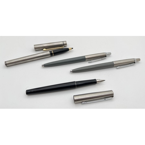 1182 - 4 vintage Parker and Sheaffer fountain pens and ball point pens. To include Parker black cased and b... 