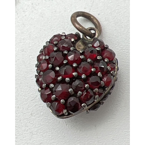 1116 - A small collection of vintage & antique jewellery to include heart shaped pendant set with garnets, ... 