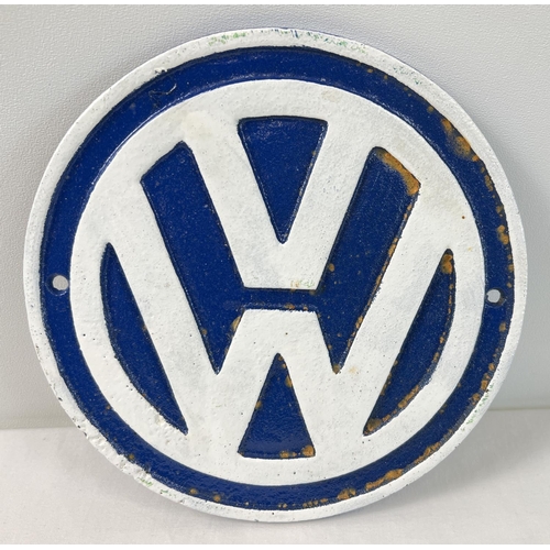 1380 - A circular shaped VW Volkswagen painted cast iron wall plaque, in blue and white. Approx. 23cm diame... 