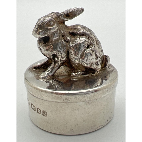 1172 - A novelty silver pill box with lid modelled as a rabbit. Fully hallmarked for London 1994 with WW ma... 