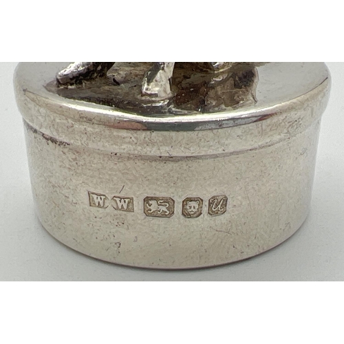 1172 - A novelty silver pill box with lid modelled as a rabbit. Fully hallmarked for London 1994 with WW ma... 