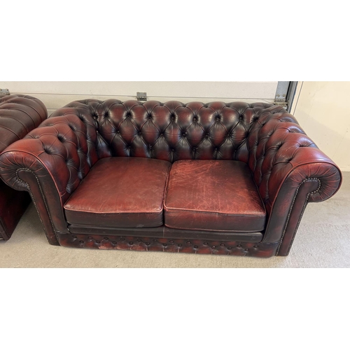 1512 - A 2 seater oxblood leather Chesterfield sofa with button back and stud detail, with matching armchai... 