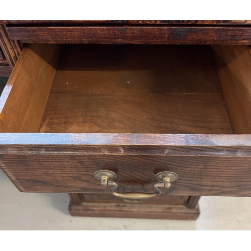 1514 - An Edwardian dark oak S bend roll top desk with 4 drawer twin pedestals. Interior has green leather ... 