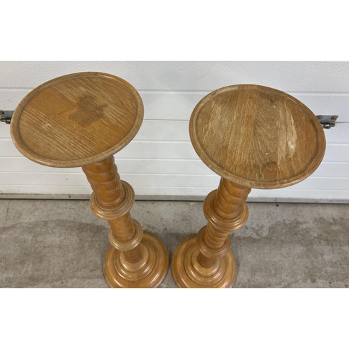 1525 - A pair of light wood jardiniere/plant stands with twist design pedestal stems. Each approx. 97cm tal... 