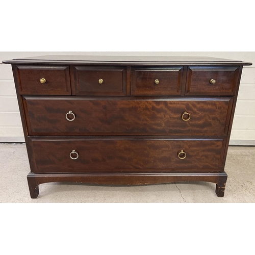 1533 - A solid wood 4 over 2 chest of drawers with shaped base. Both small brass knob handles and drop hand... 