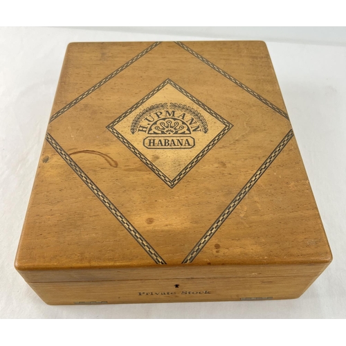 1435 - A vintage wooden H. Upmann Habana private stock cigar box with inlaid detail to lid. Original Cuban ... 