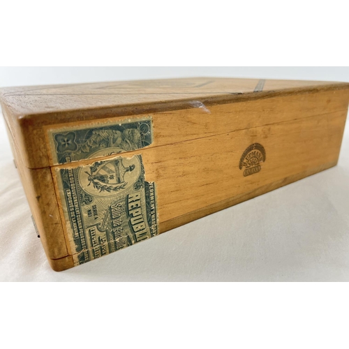 1435 - A vintage wooden H. Upmann Habana private stock cigar box with inlaid detail to lid. Original Cuban ... 