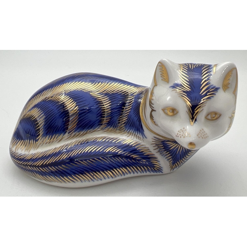 1274 - A Royal Crown Derby arctic fox paperweight in royal blue with hand painted gilt detail. Complete wit... 