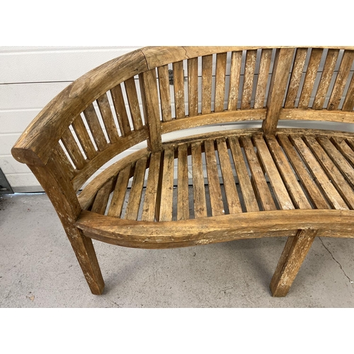 1487 - A large Windsor curve backed teak garden bench with slatted back and seat and serpentine shaped fron... 