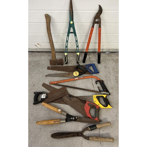 1489 - A box of assorted vintage and modern tools to include saws, shears and axe.