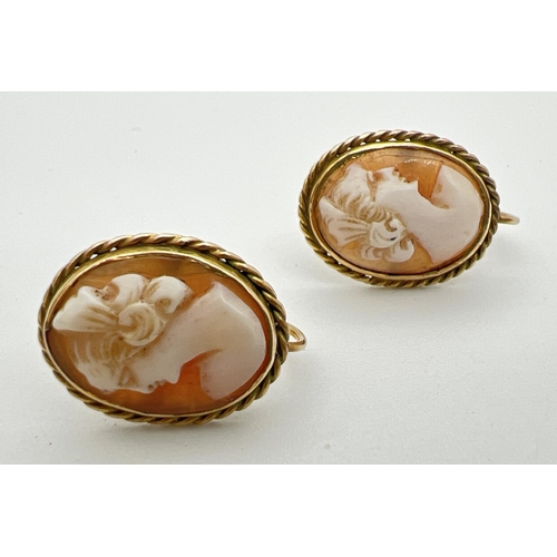 12 - A pair of 9ct gold oval shaped cameo stud style screw back earrings with rope design to mounts. Each... 