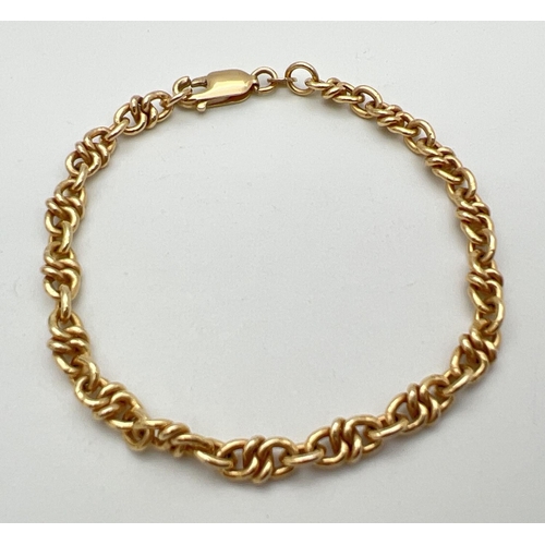 24 - A 9ct gold 8