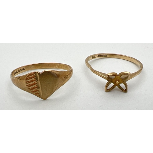 37 - 2 vintage 9ct gold rings. A heart shaped signet ring with empty cartouche and criss cross pattern, t... 