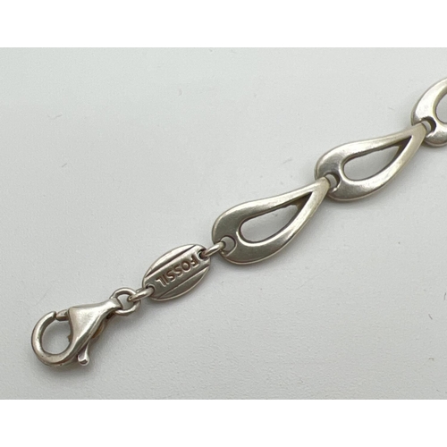 75 - A Fossil silver bracelet with teardrop shaped links and lobster claw clasp. Approx. 7.5 inches long.... 