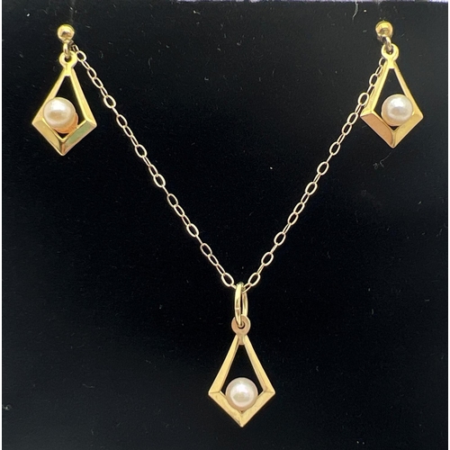 86 - A 9ct gold and pearl pendant with matching drop earrings. Pendant on an 18