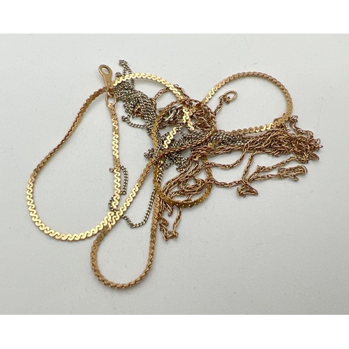 93 - A small quantity of scrap gold chains to include yellow and white gold. Total weight approx. 4g.