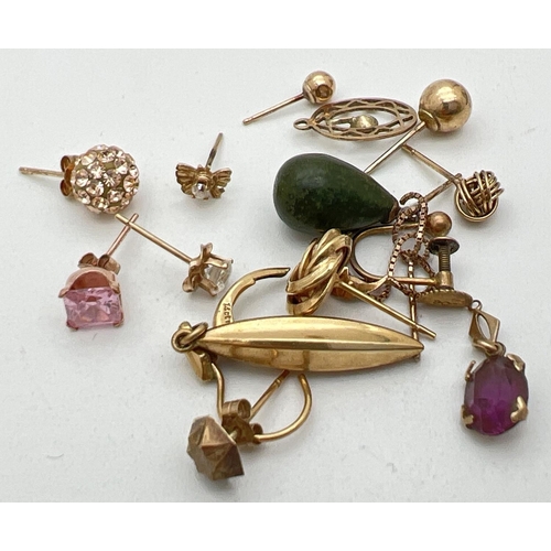 186 - A small collection of scrap gold earrings to include stone set. Marked or test as 9ct gold. Total we... 