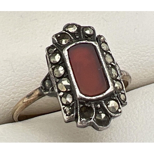 188 - A vintage Art Deco design 9ct gold dress ring set with a rectangular cut carnelian stone surrounded ... 