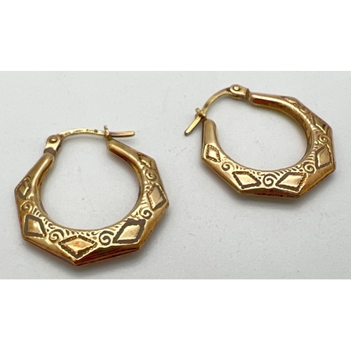 190 - A pair of 9ct gold patterned creole style hoop earrings with hinged posts. Hallmarks to posts. Appro... 