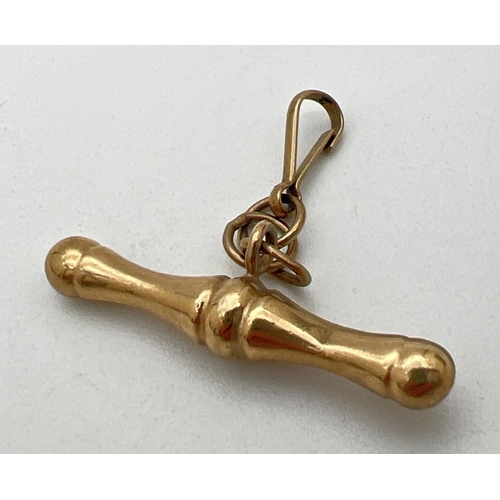 193 - A 9ct gold T Bar fixing on a lobster style clip clasp, 3cm long. Gold marks to one bale, also tests ... 