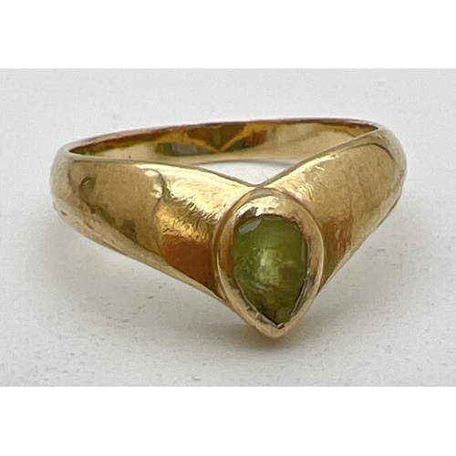 244 - A 9ct gold wishbone style yellow gold dress ring set with a teardrop cut peridot (wear to stone). Fu... 