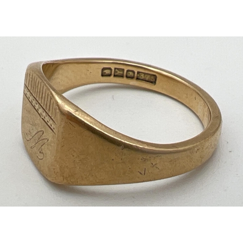 251 - A vintage 9ct gold square shaped signet ring with engraved pattern and initial M to top. Full hallma... 