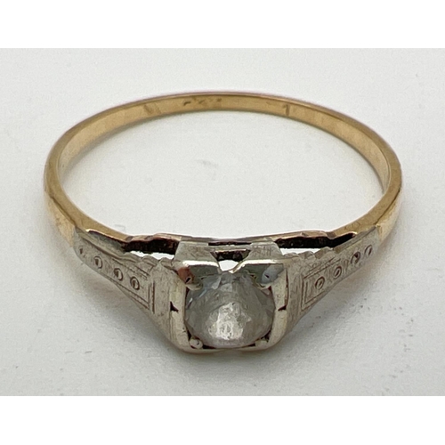 253 - A vintage 9ct gold solitaire ring set with a round cut white topaz stone in a square shaped mount. E... 