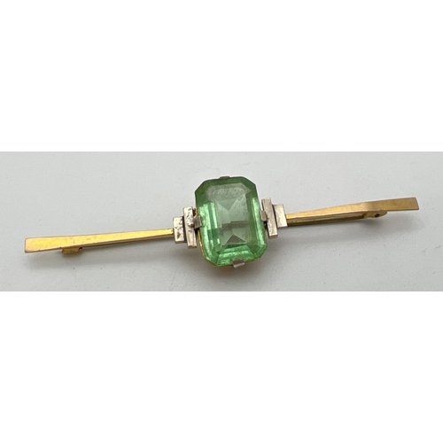 254 - A 9ct gold Art Deco Bar brooch set with an emerald cut pale green stone. Gold mark to reverse. Appro... 