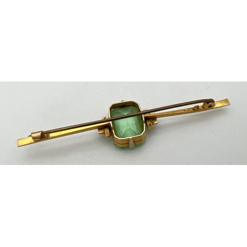 254 - A 9ct gold Art Deco Bar brooch set with an emerald cut pale green stone. Gold mark to reverse. Appro... 