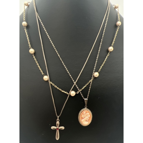 279 - 3 silver necklaces. A silver gilt faux pearl and belcher chain necklace, a small cross pendant set w... 