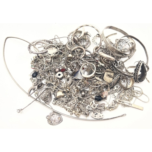 281 - A quantity of scrap silver and white metal. Includes broken jewellery, rings, necklaces and earrings... 