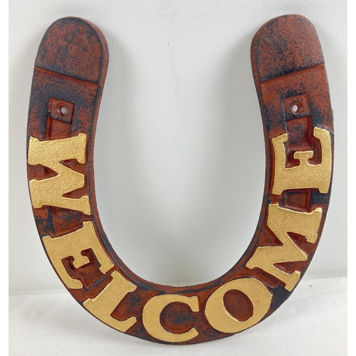 1530 - A cast iron Welcome wall plaque in the shape of a horseshoe, with gold painted lettering. Approx. 30... 