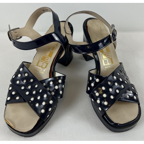 1363 - A vintage 1970's pair of navy blue polka dot platform sandals by Premier, size 4.