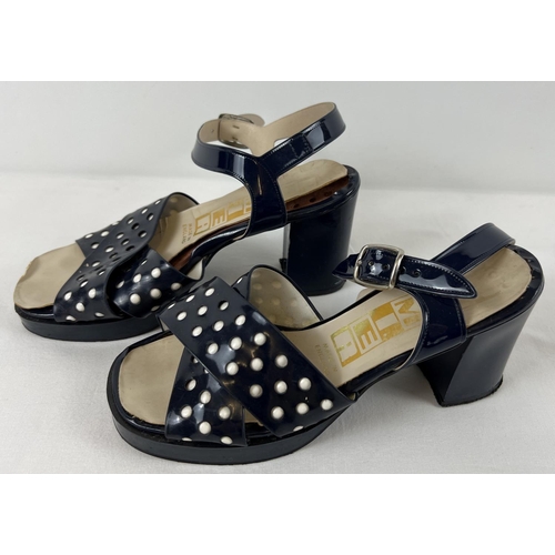 1363 - A vintage 1970's pair of navy blue polka dot platform sandals by Premier, size 4.