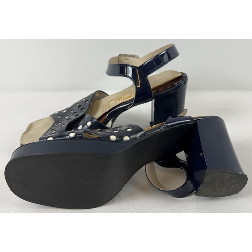 1363 - A vintage 1970's pair of navy blue polka dot platform sandals by Premier, size 4.